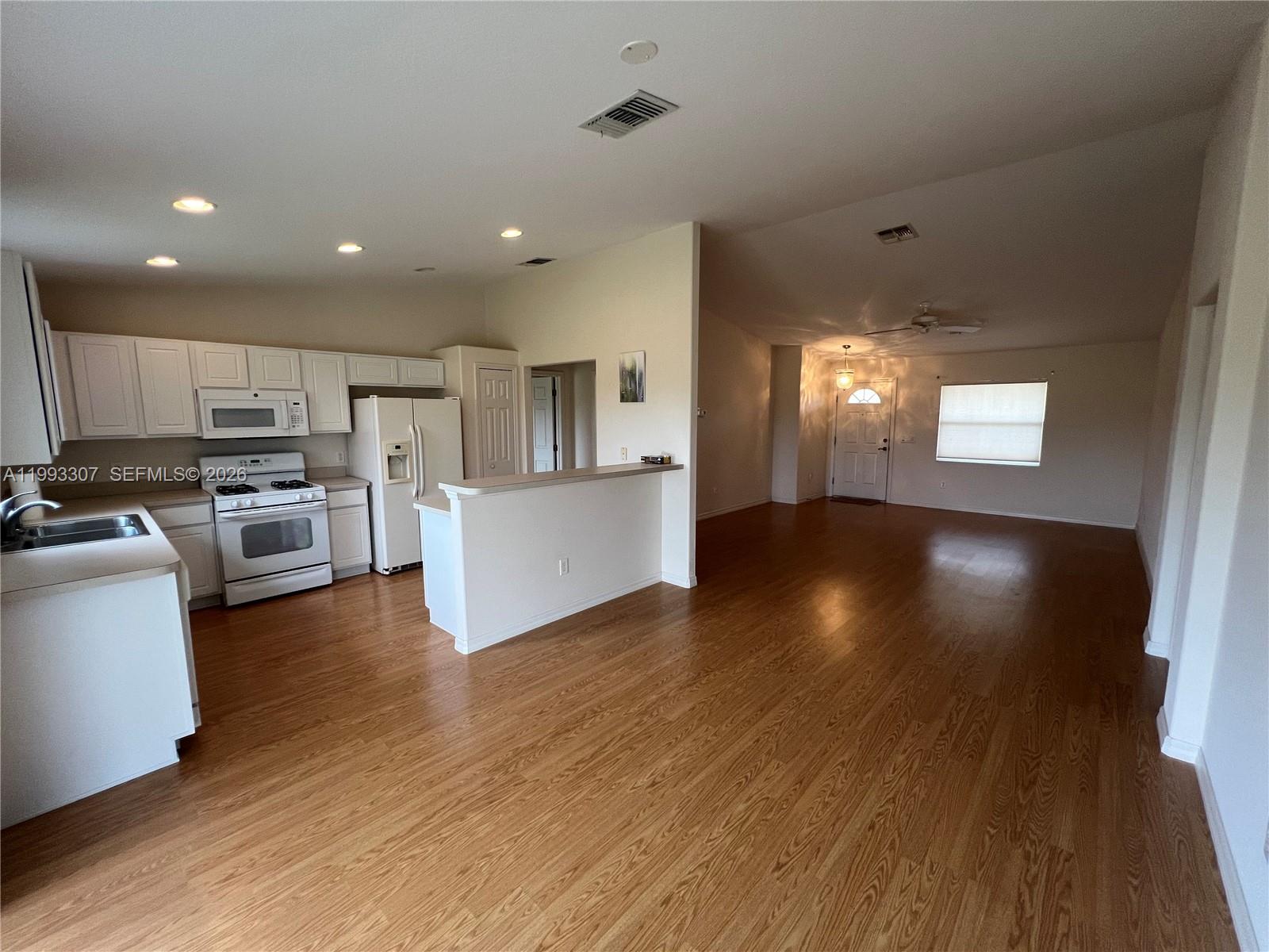 SUMMERGLEN - Residential