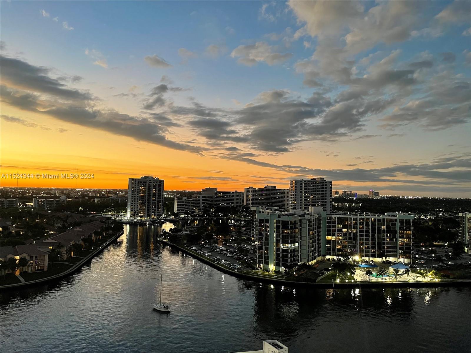 HALLMARK OF HOLLYWOOD CON - Residential Lease