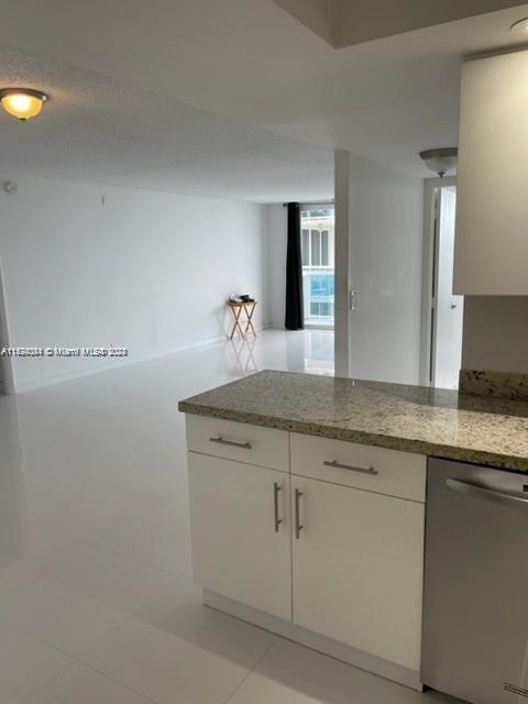 HALLMARK OF HOLLYWOOD CON - Residential Lease