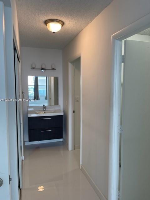 HALLMARK OF HOLLYWOOD CON - Residential Lease