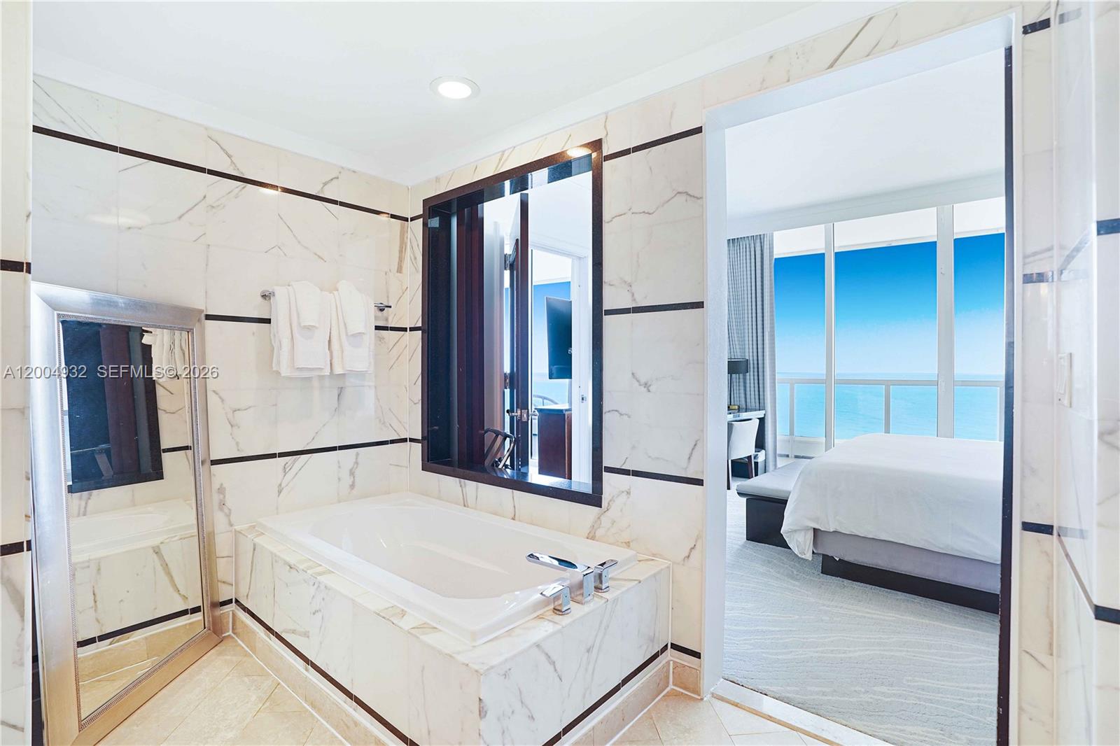 FONTAINEBLEAU III - Residential