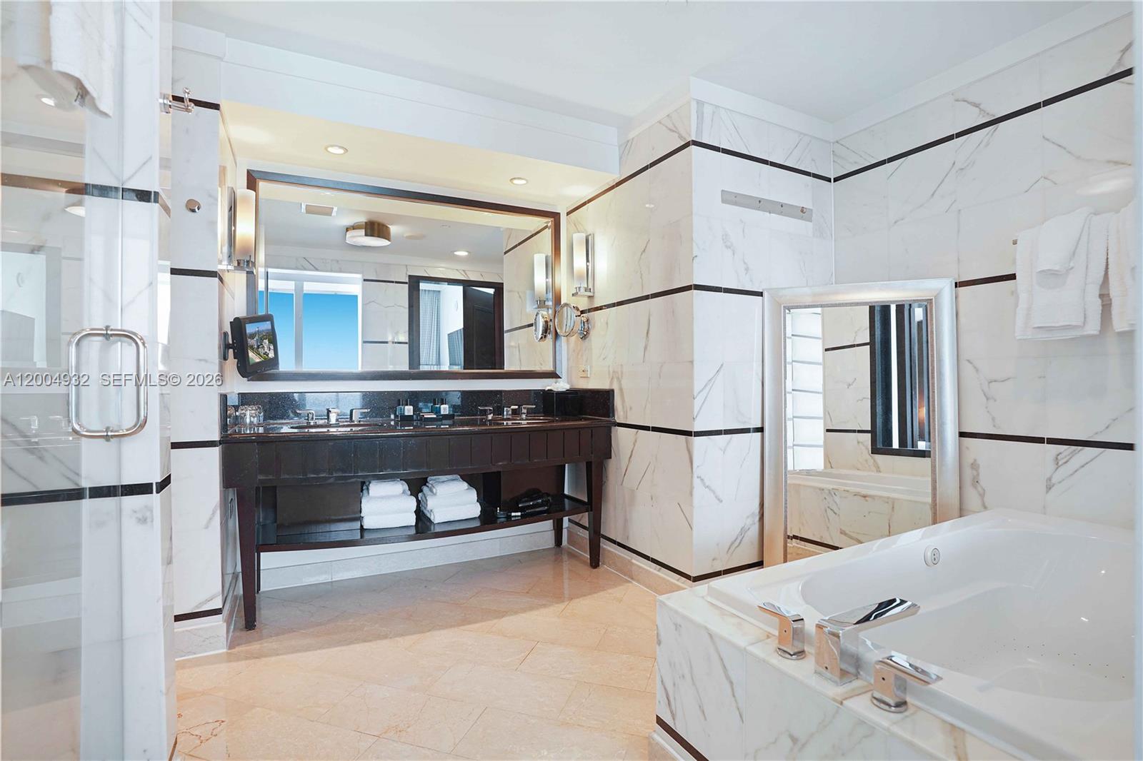FONTAINEBLEAU III - Residential