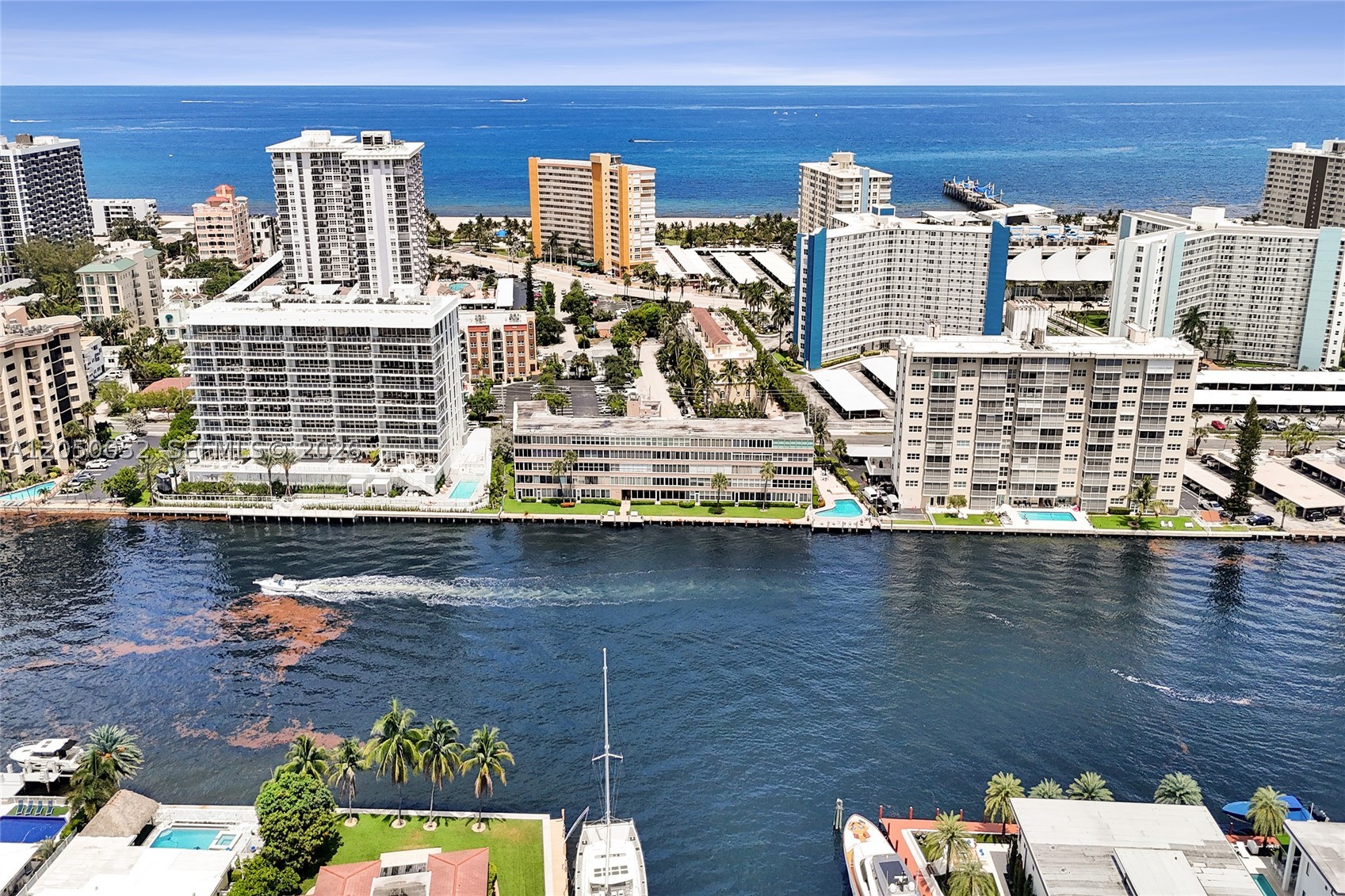 LADO DEL RIO CONDO - Residential