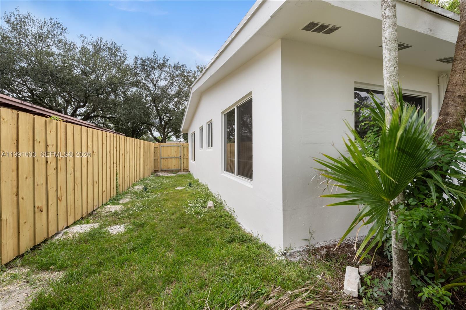 LAWN ACRES - Residential Lease