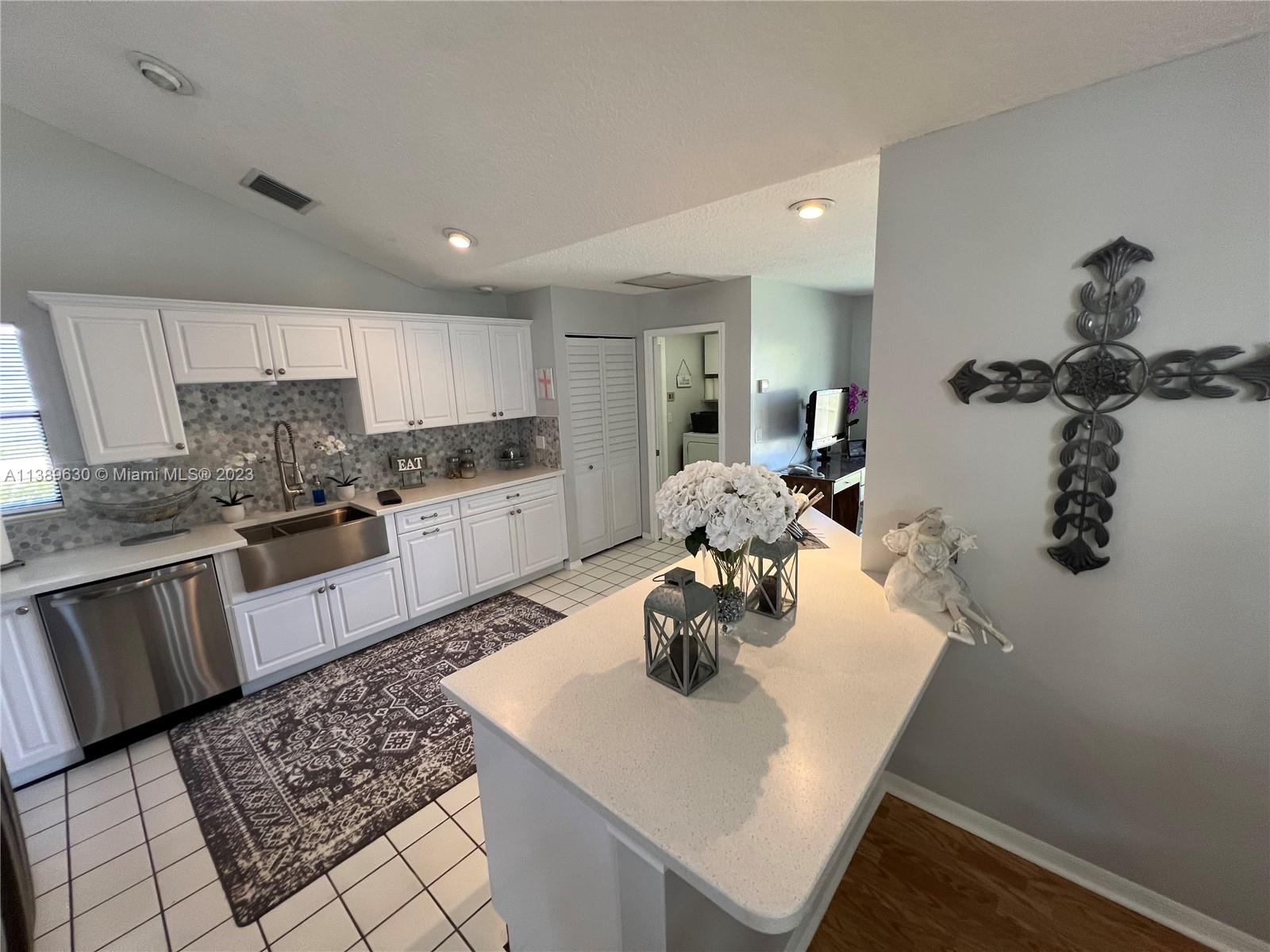 NORTH PALM BEACH HEIGHTS - Residential