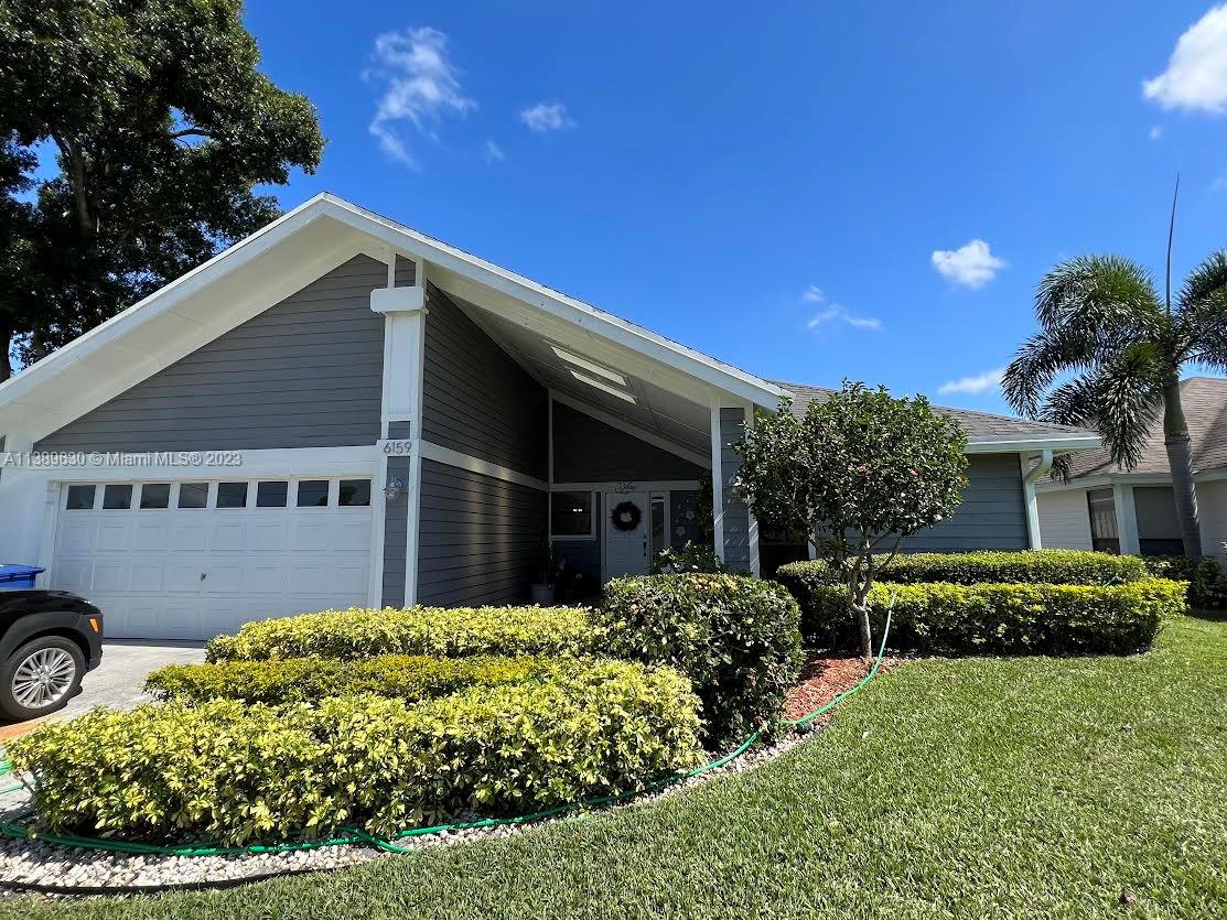 NORTH PALM BEACH HEIGHTS - Residential