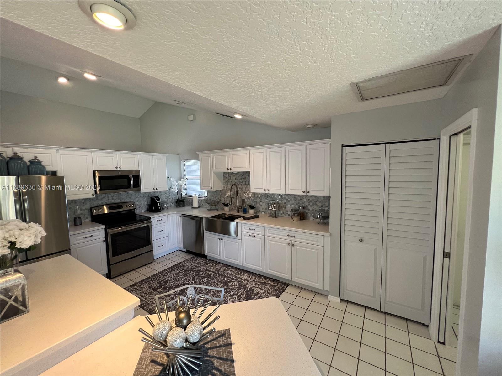 NORTH PALM BEACH HEIGHTS - Residential