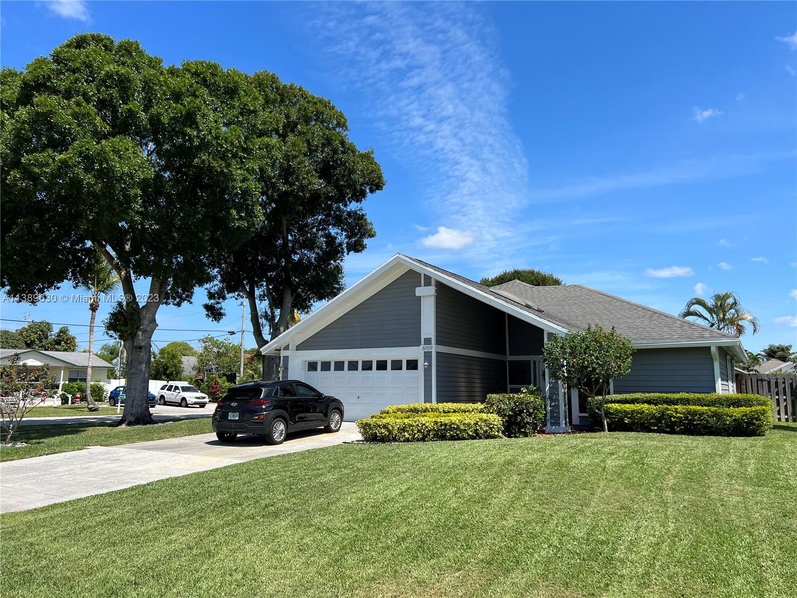 NORTH PALM BEACH HEIGHTS - Residential
