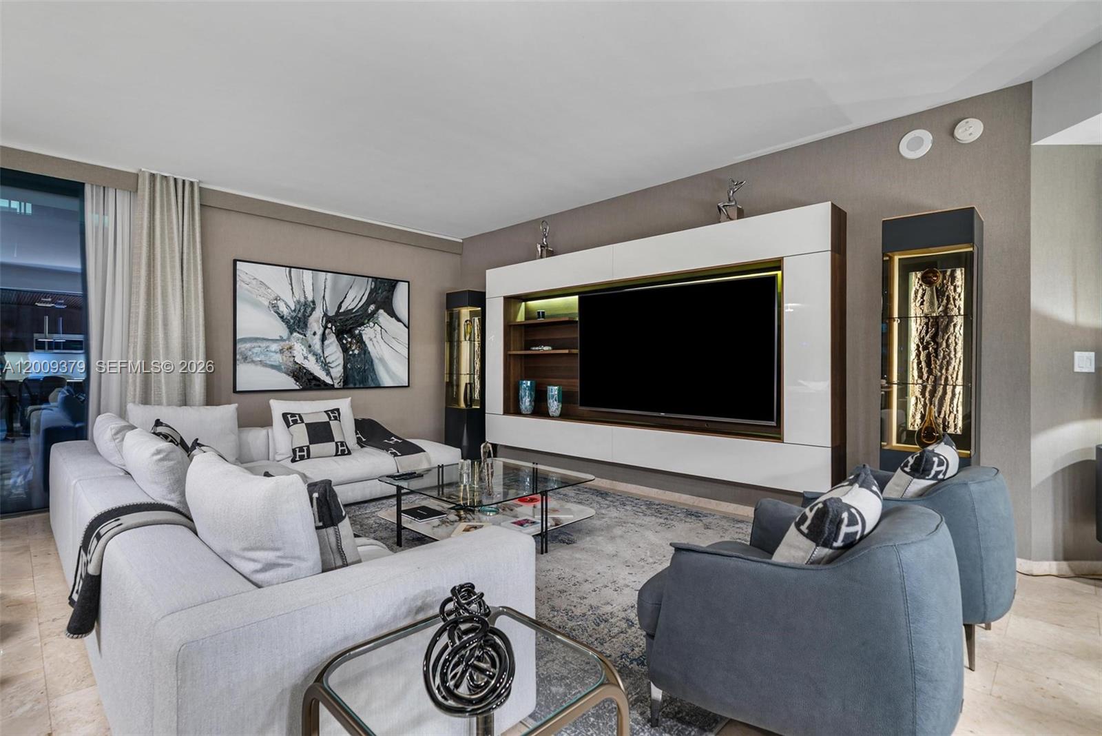 RISE CONDO - Residential