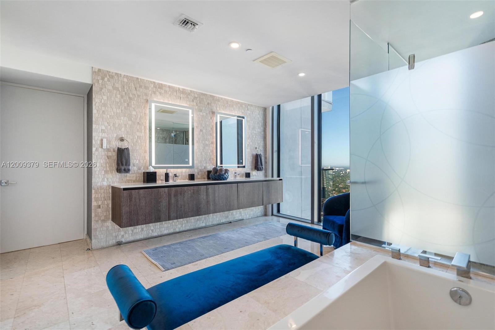 RISE CONDO - Residential