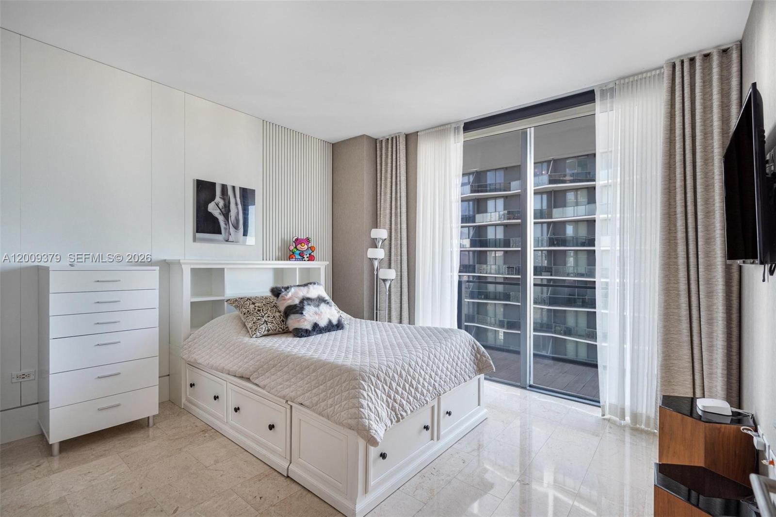 RISE CONDO - Residential