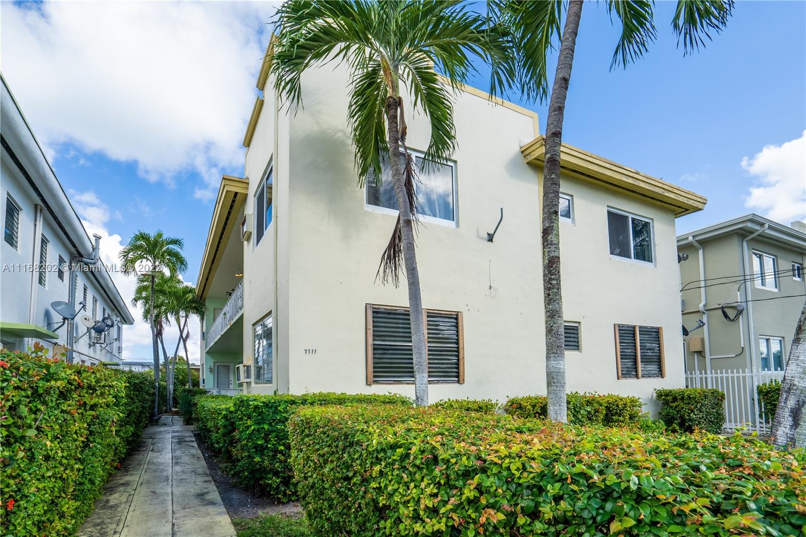 7711 DICKENS AVE CONDO - Residential Lease