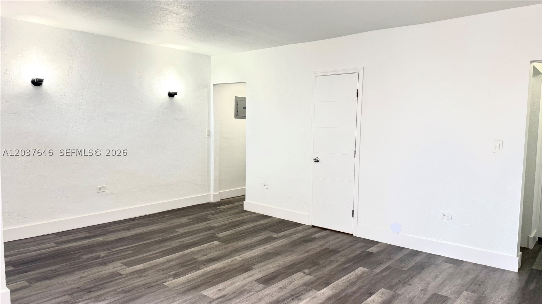Fully remodeled extra large studio, size of a one bedroom, just 2 blocks from the beach! This bright and spacious unit is move-in ready, offering a prime location within walking distance to shops, restaurants, and the ocean. 
On-Site Laundry.