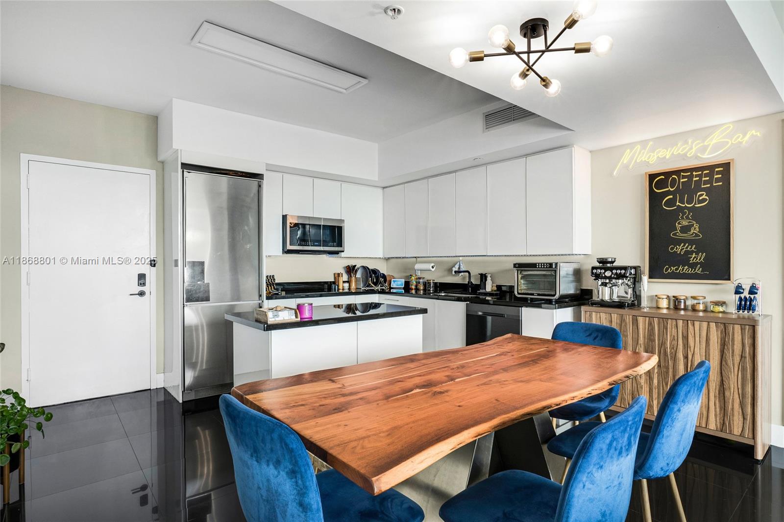 MINT CONDO - Residential