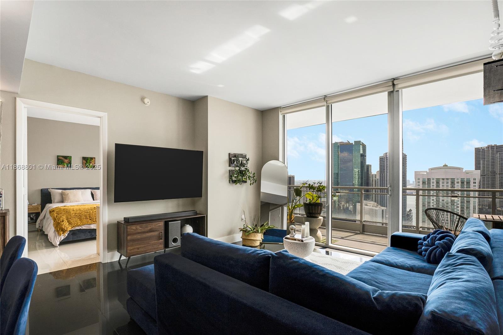 MINT CONDO - Residential