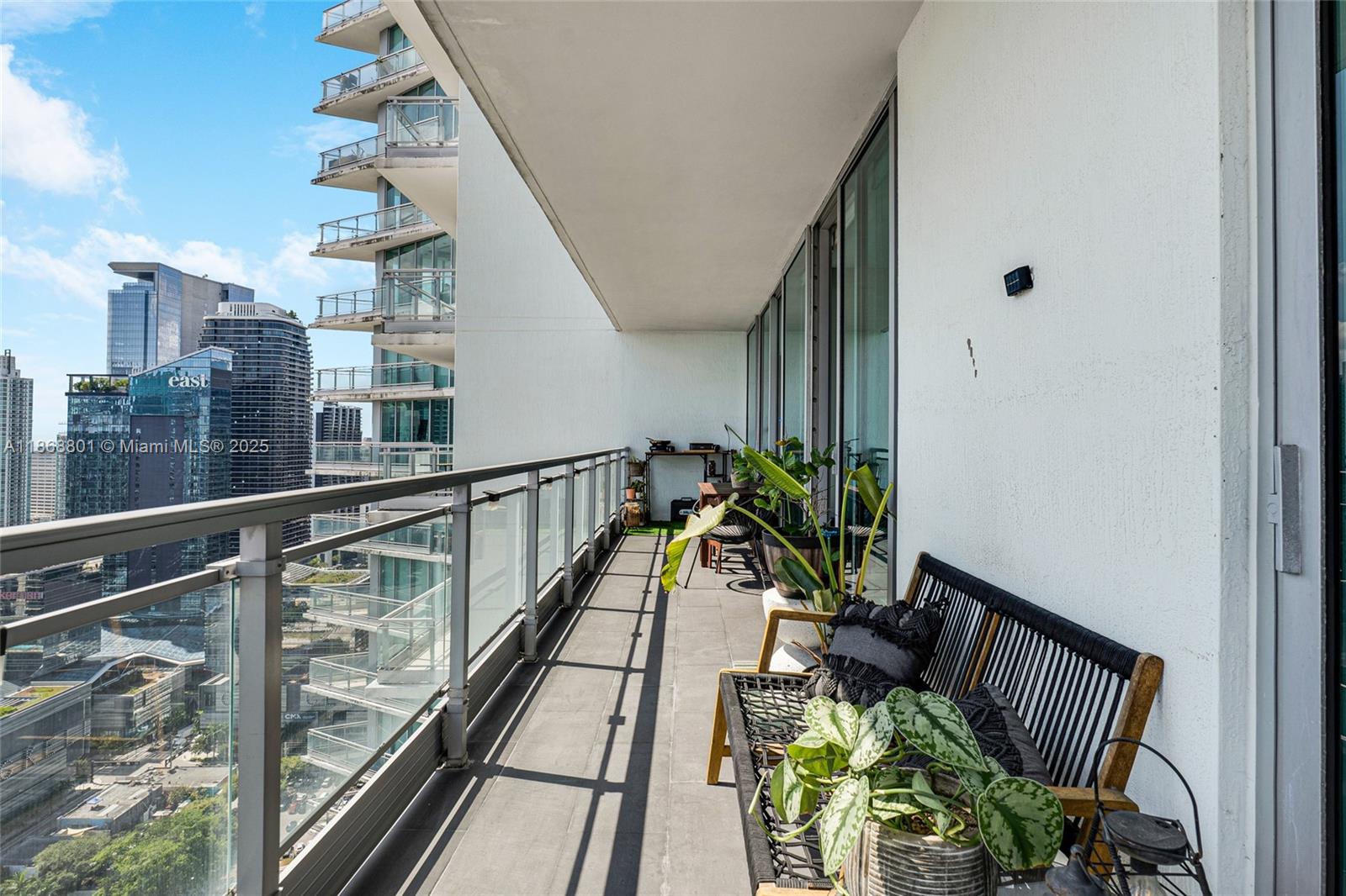 MINT CONDO - Residential