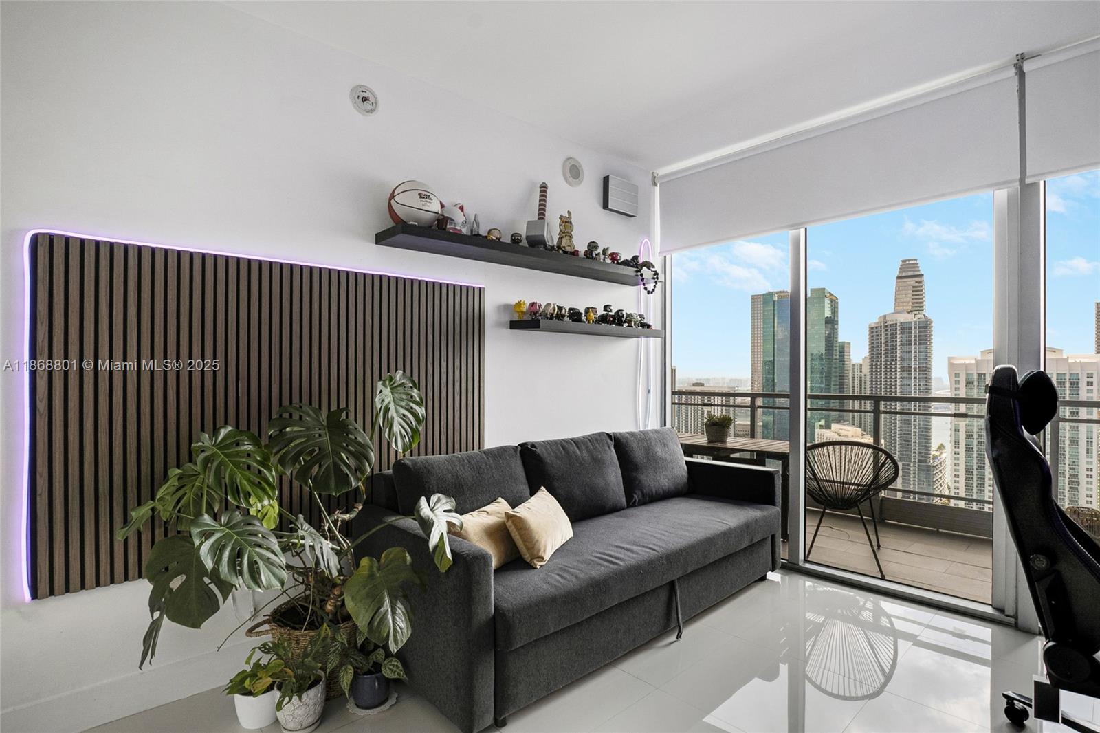 MINT CONDO - Residential
