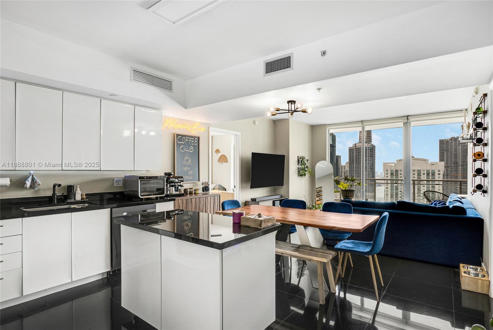 MINT CONDO - Residential