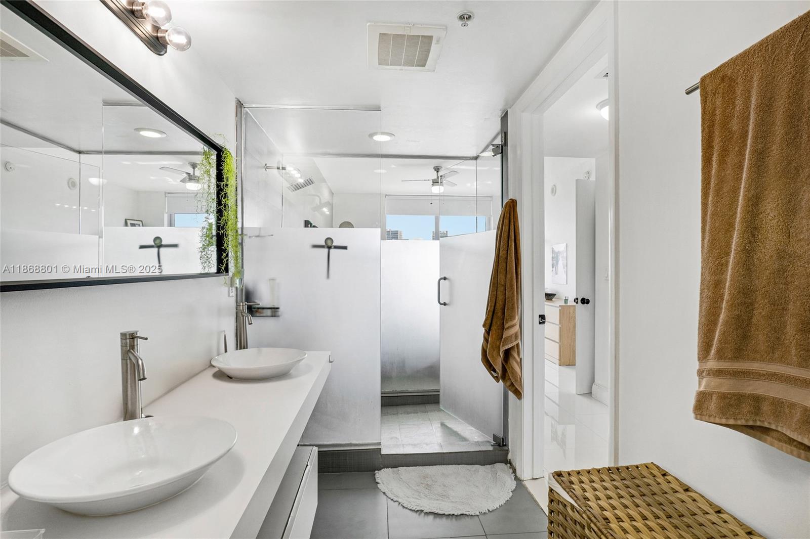 MINT CONDO - Residential