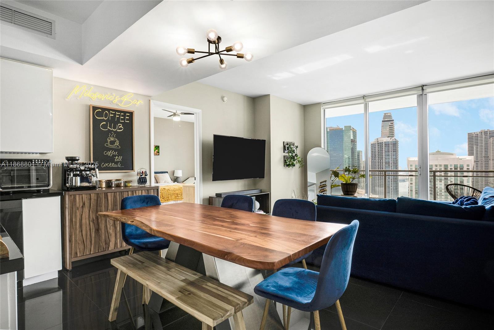 MINT CONDO - Residential