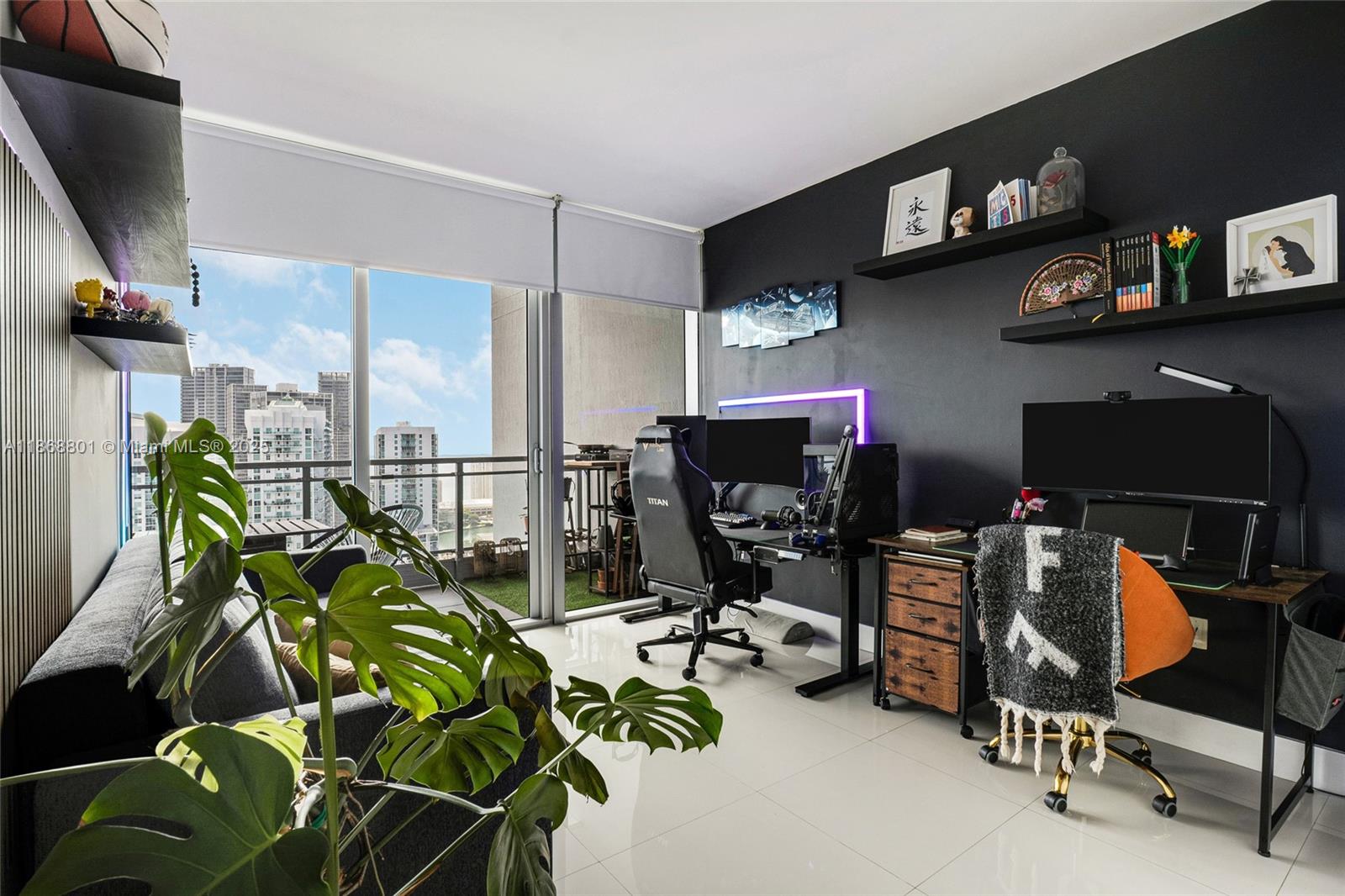 MINT CONDO - Residential
