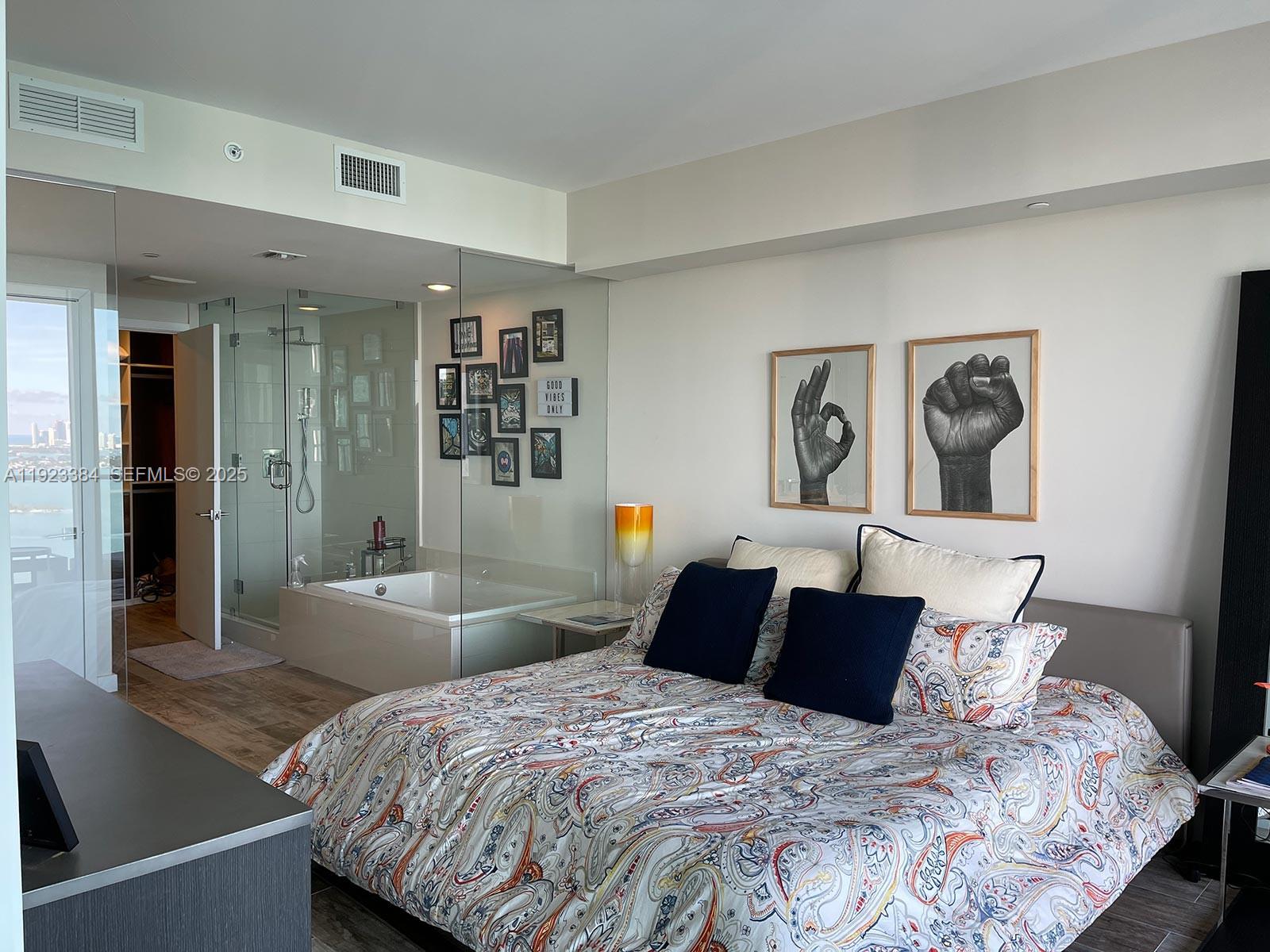 PARAISO BAY CONDO - Residential