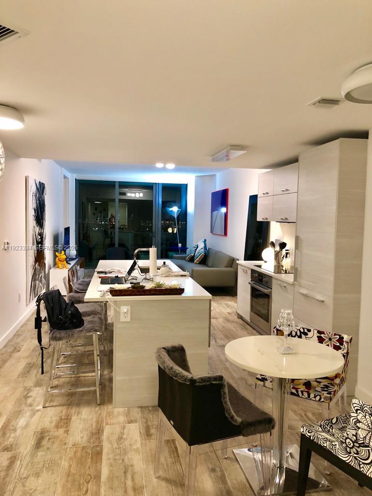 PARAISO BAY CONDO - Residential