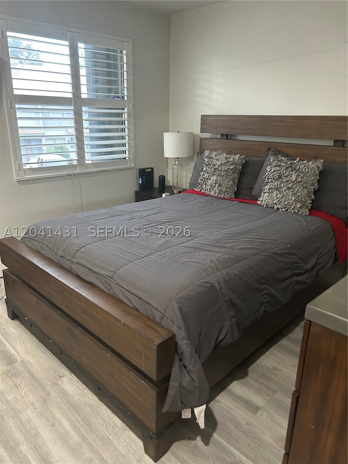 OAKWOOD ON THE GREEN COND - Residential