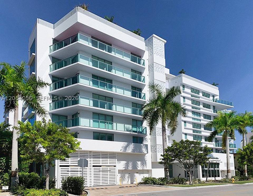 Great two-bedroom, two-bath unit with a den that can easily be converted into a formal dining room or home office. It is fully equipped with top-of-the-line appliances, including an
under-the-counter wine cooler. Two big terraces can accommodate outdoor space for al fresco dining. The unit comes with convenient storage next door and two covered tandem
parking spaces.
Amenities include the rooftop swimming pool with incredible water views and a BBQ area for gathering with friends and family.
