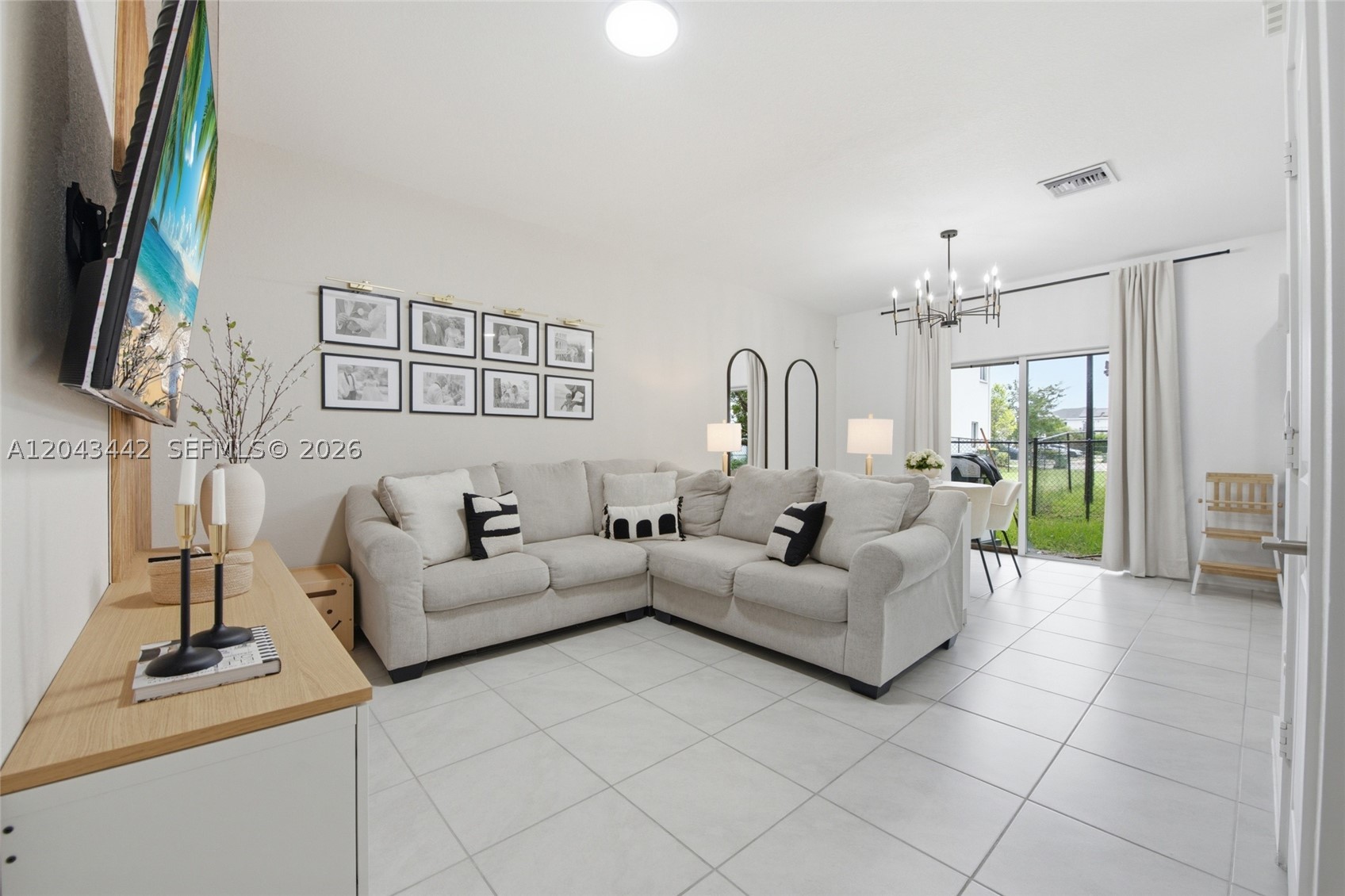 HAMILTON PLACE - Residential Lease
