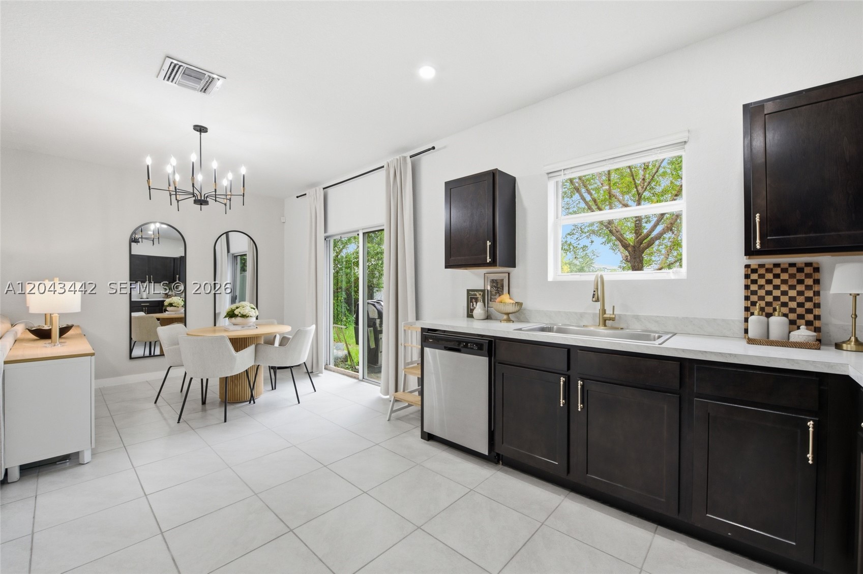 HAMILTON PLACE - Residential Lease
