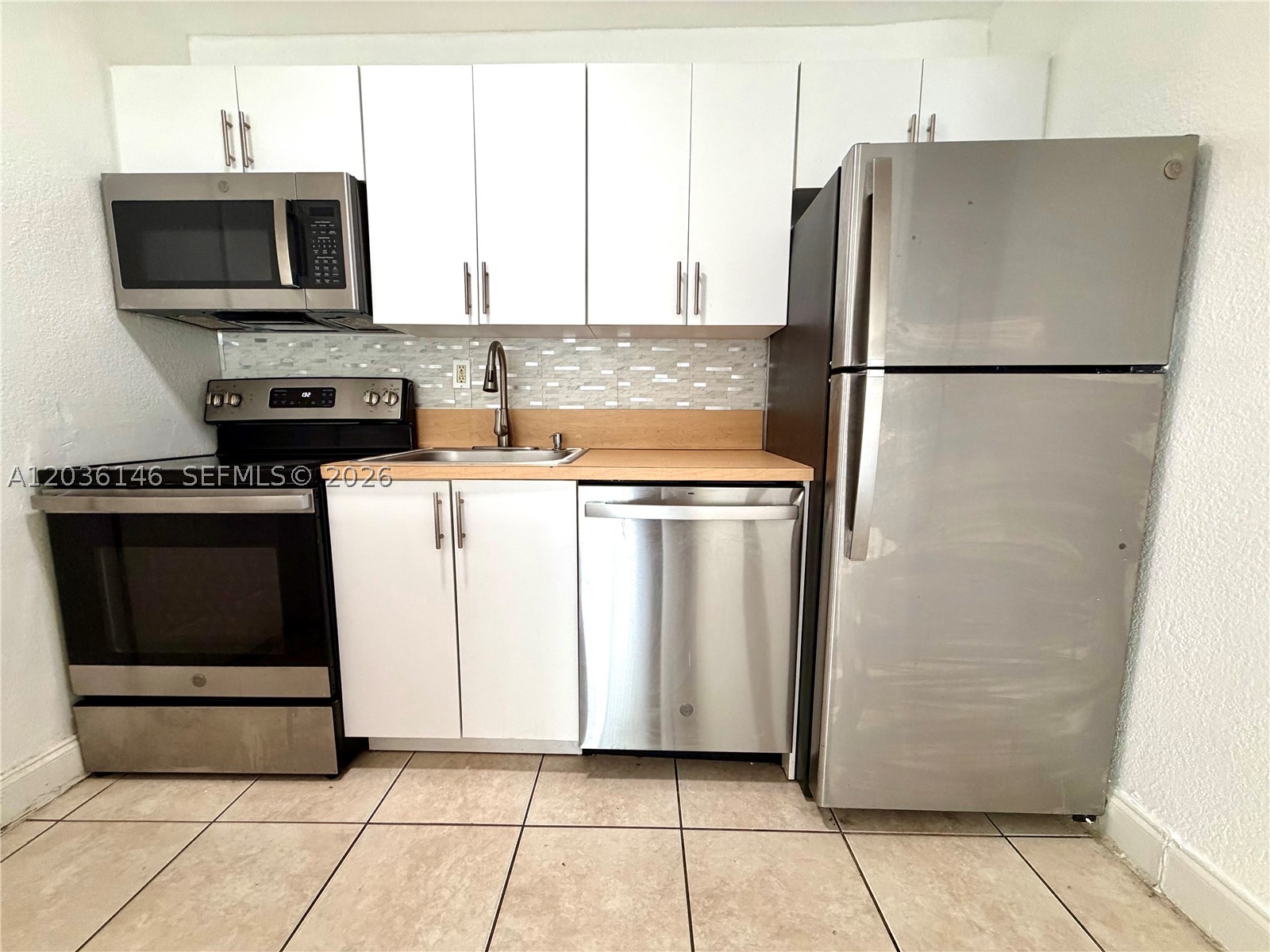 SUNDANCE AT PLANTATION CO - Residential Lease