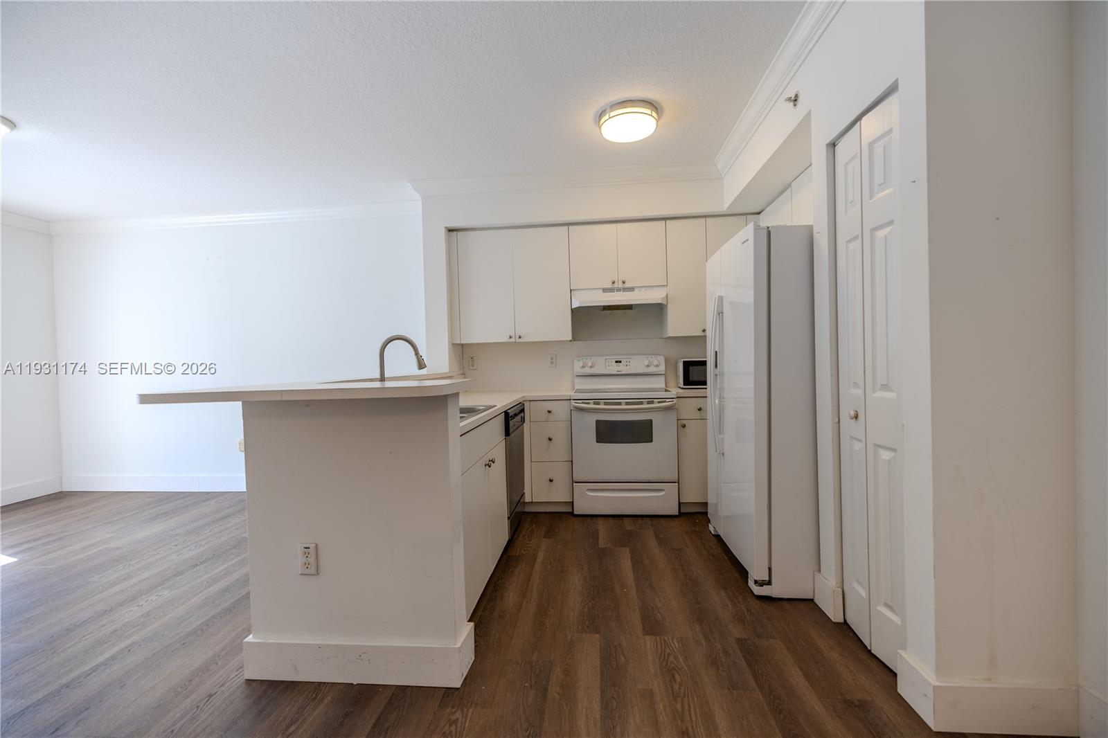 PARADISE POINTE CONDO - Residential Lease