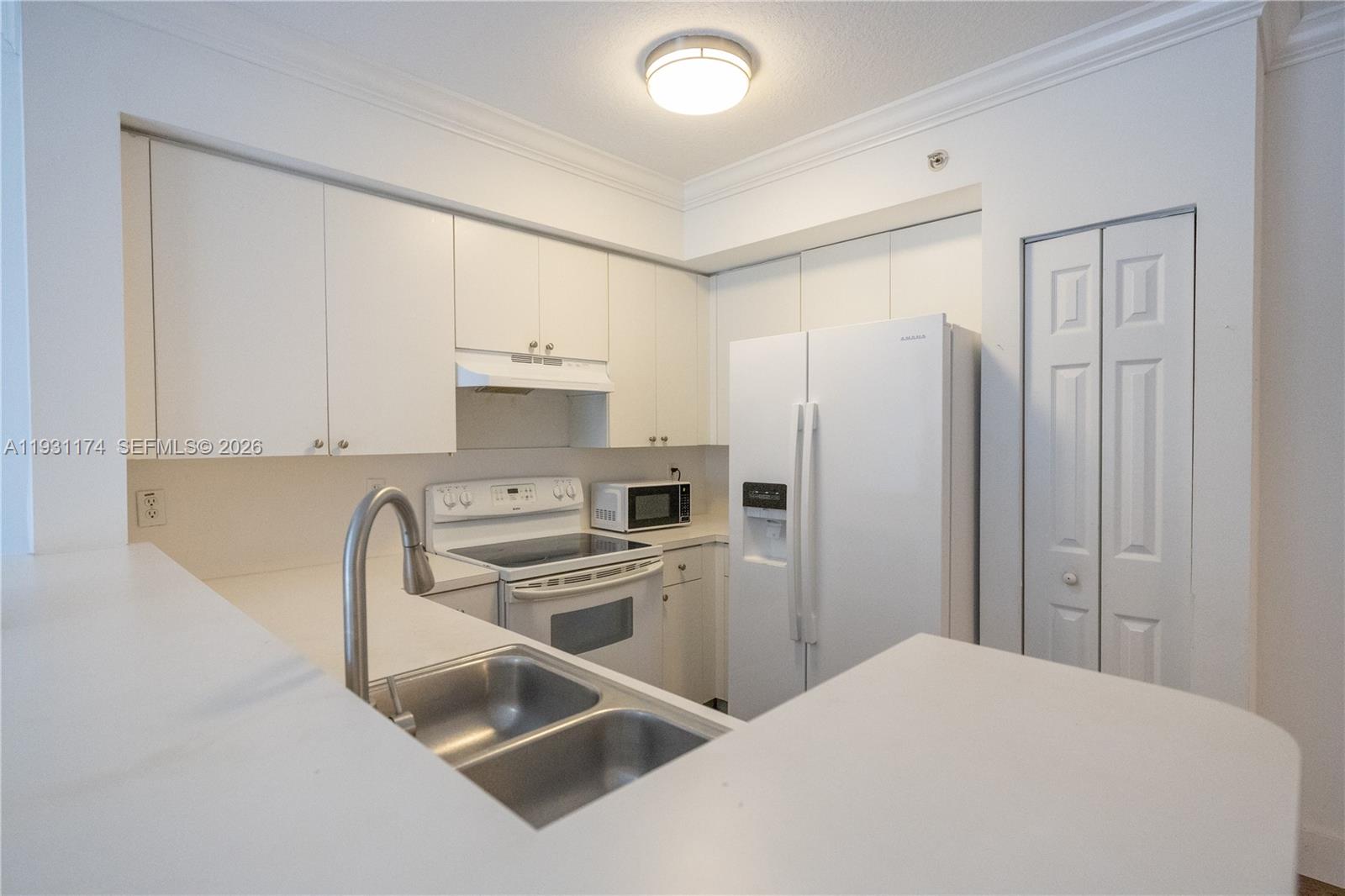 PARADISE POINTE CONDO - Residential Lease