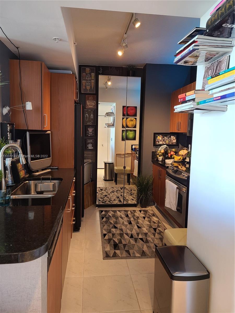 VENTURE AT AVENTURA EAST - Residential Lease