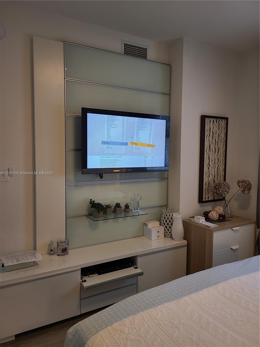 VENTURE AT AVENTURA EAST - Residential Lease