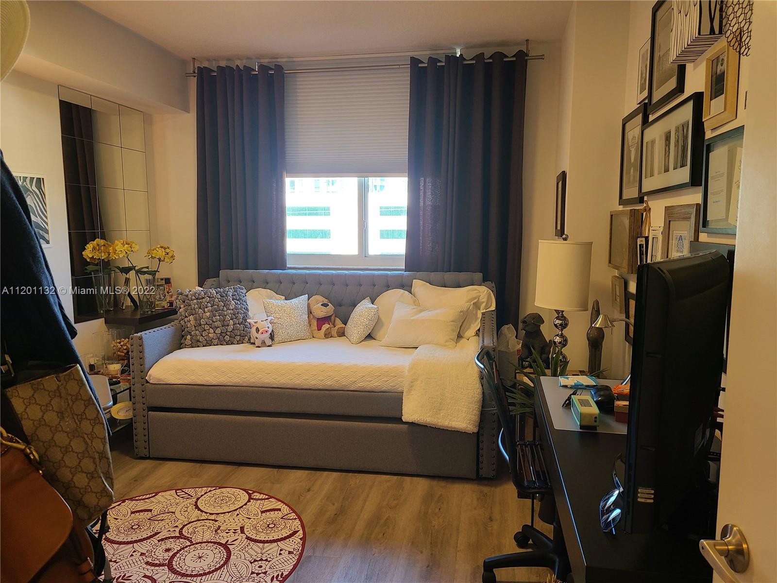 VENTURE AT AVENTURA EAST - Residential Lease