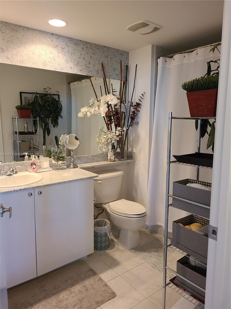 VENTURE AT AVENTURA EAST - Residential Lease