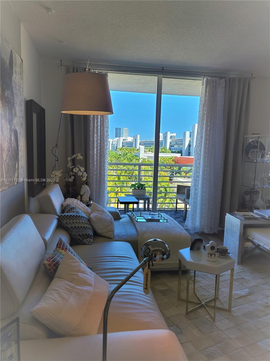 VENTURE AT AVENTURA EAST - Residential Lease