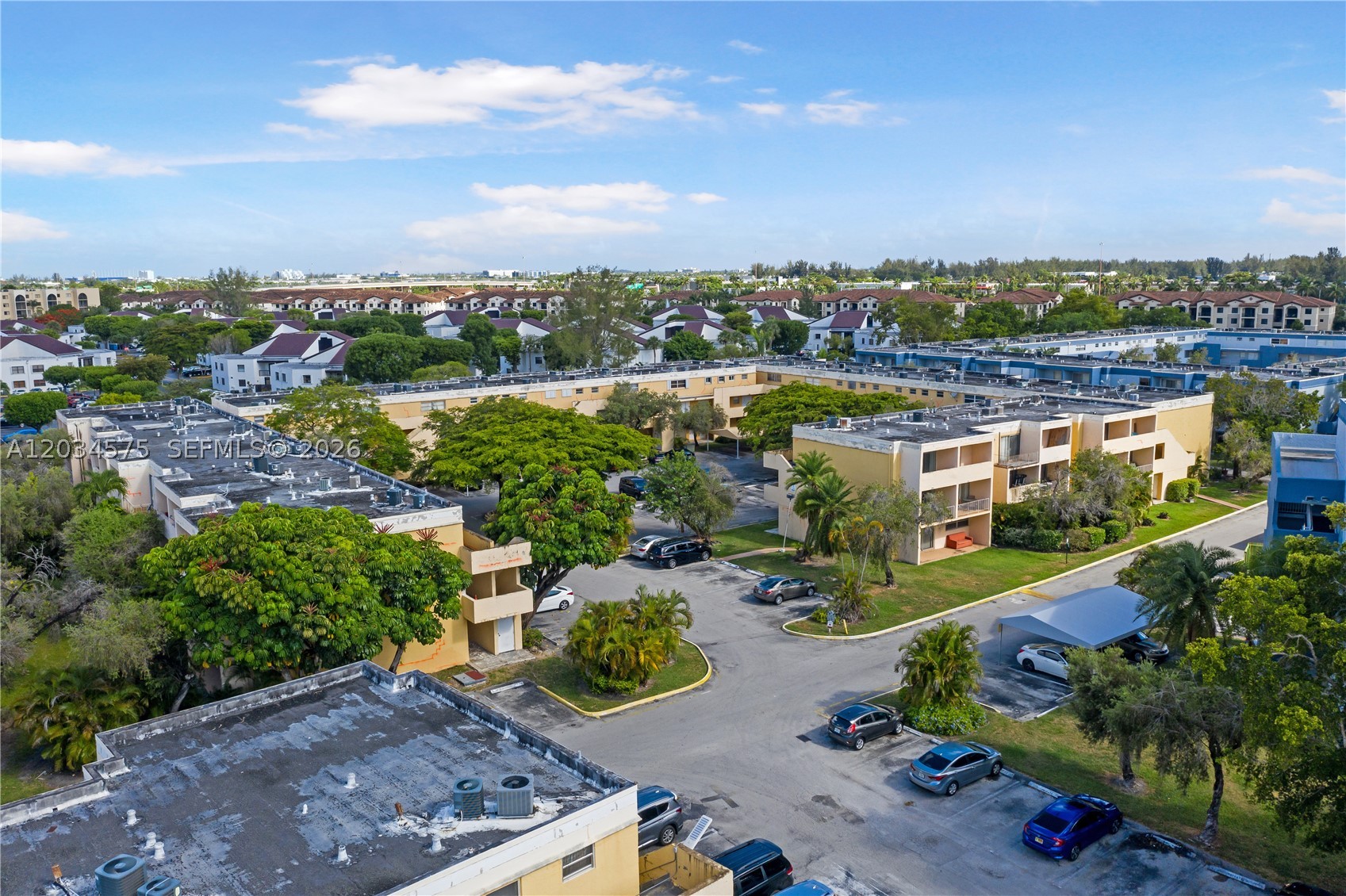 Lovely condo featuring 1 bedroom and 1 bathroom in 1,125 total s/f. Located in The Beach Club on Fontainebleau. Gated community with24 hour security, lots of amenities including 3 tennis courts, 2 pools, gym, sauna, children’s playground, beach area by lake and plenty of visitor parking. Close to shops, restaurants, and easy access to the highway.