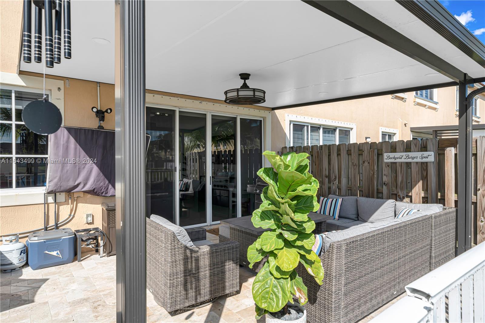 SUNSET LAKE TOWNHOMES - Residential Lease