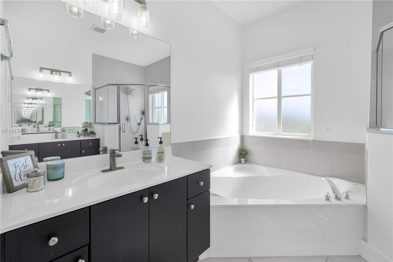 SUNSET LAKE TOWNHOMES - Residential Lease