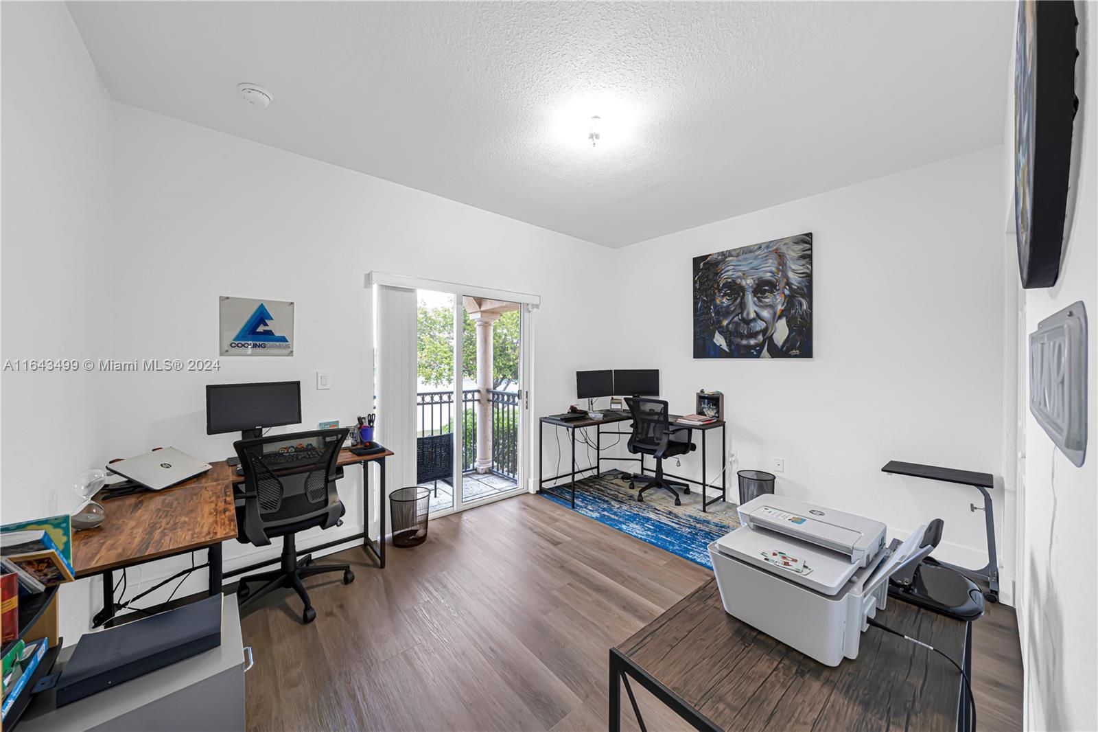SUNSET LAKE TOWNHOMES - Residential Lease