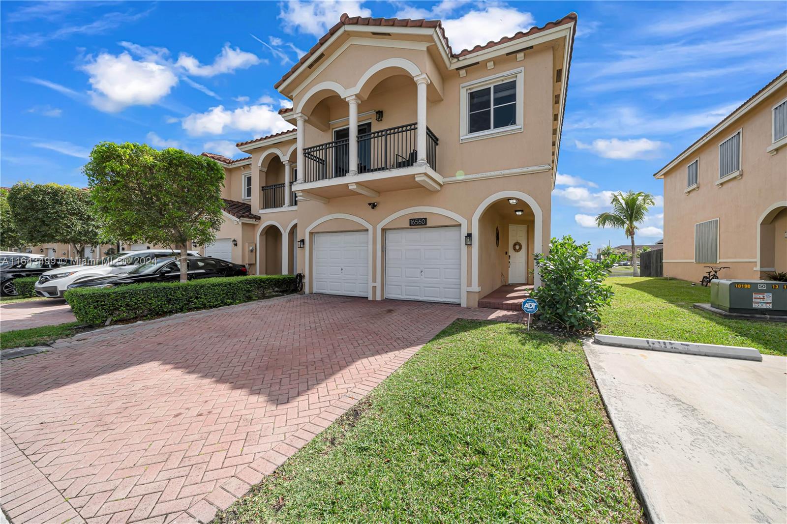 SUNSET LAKE TOWNHOMES - Residential Lease