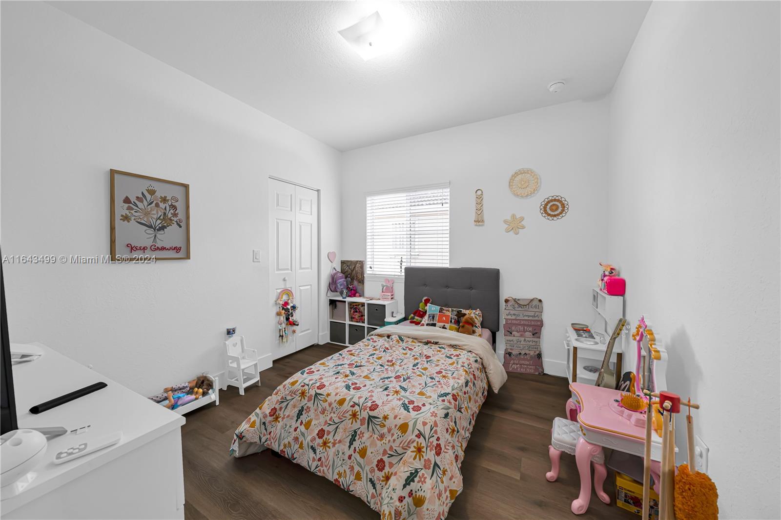 SUNSET LAKE TOWNHOMES - Residential Lease