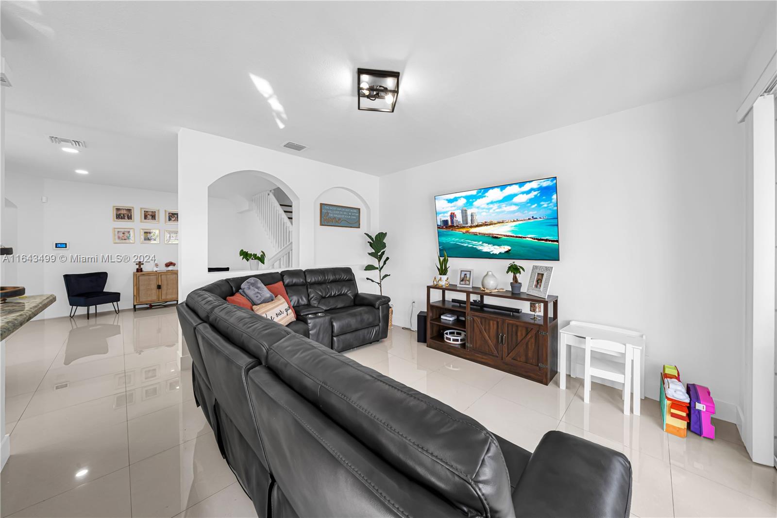 SUNSET LAKE TOWNHOMES - Residential Lease