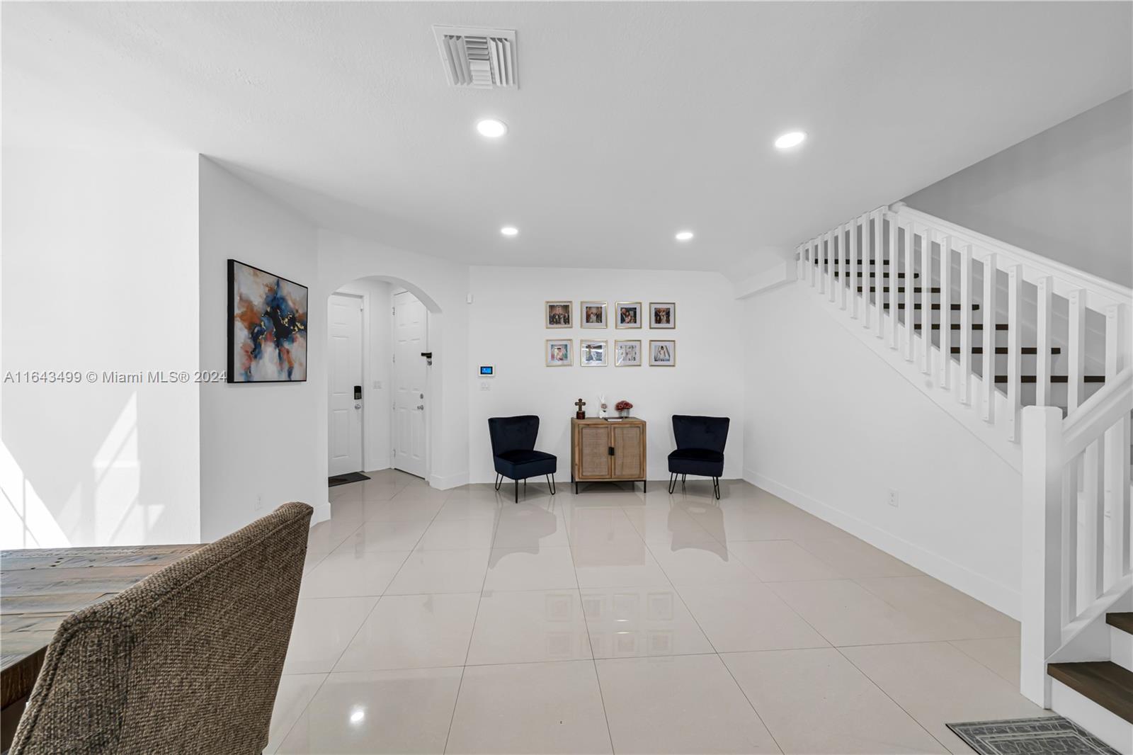 SUNSET LAKE TOWNHOMES - Residential Lease