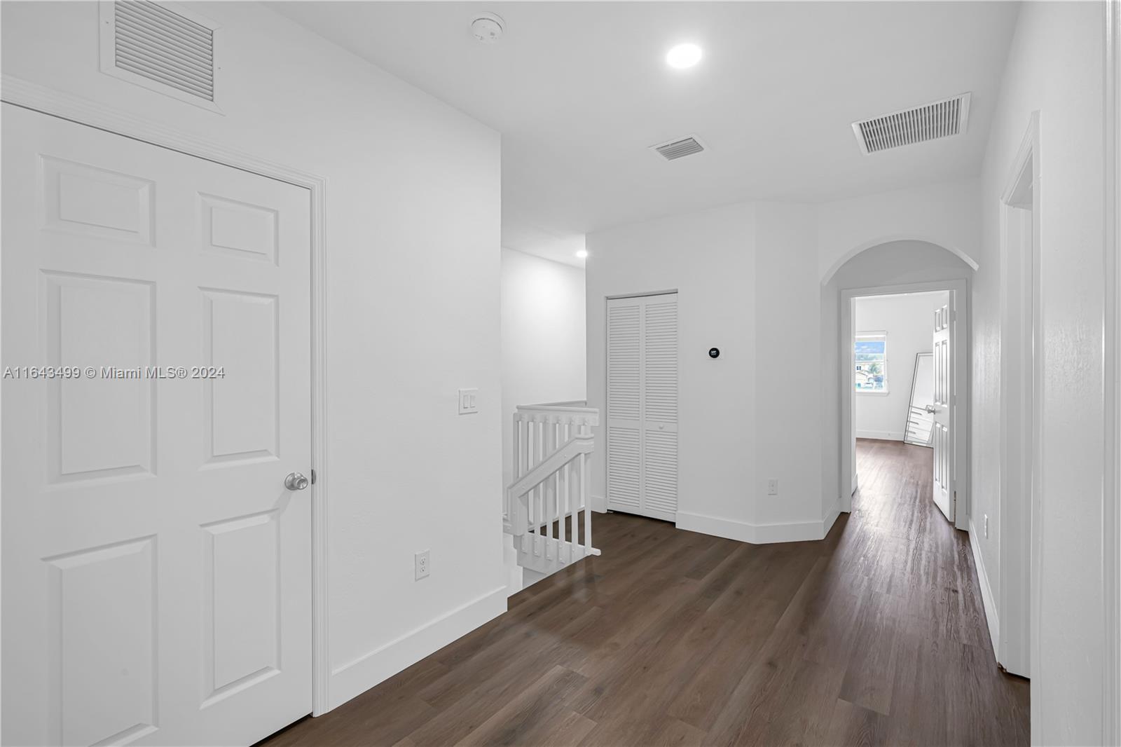 SUNSET LAKE TOWNHOMES - Residential Lease