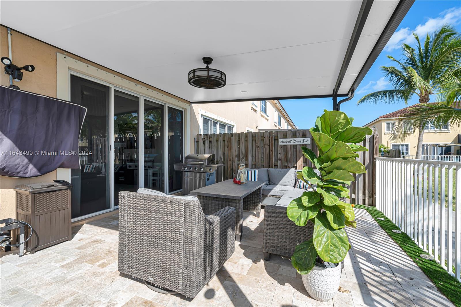 SUNSET LAKE TOWNHOMES - Residential Lease