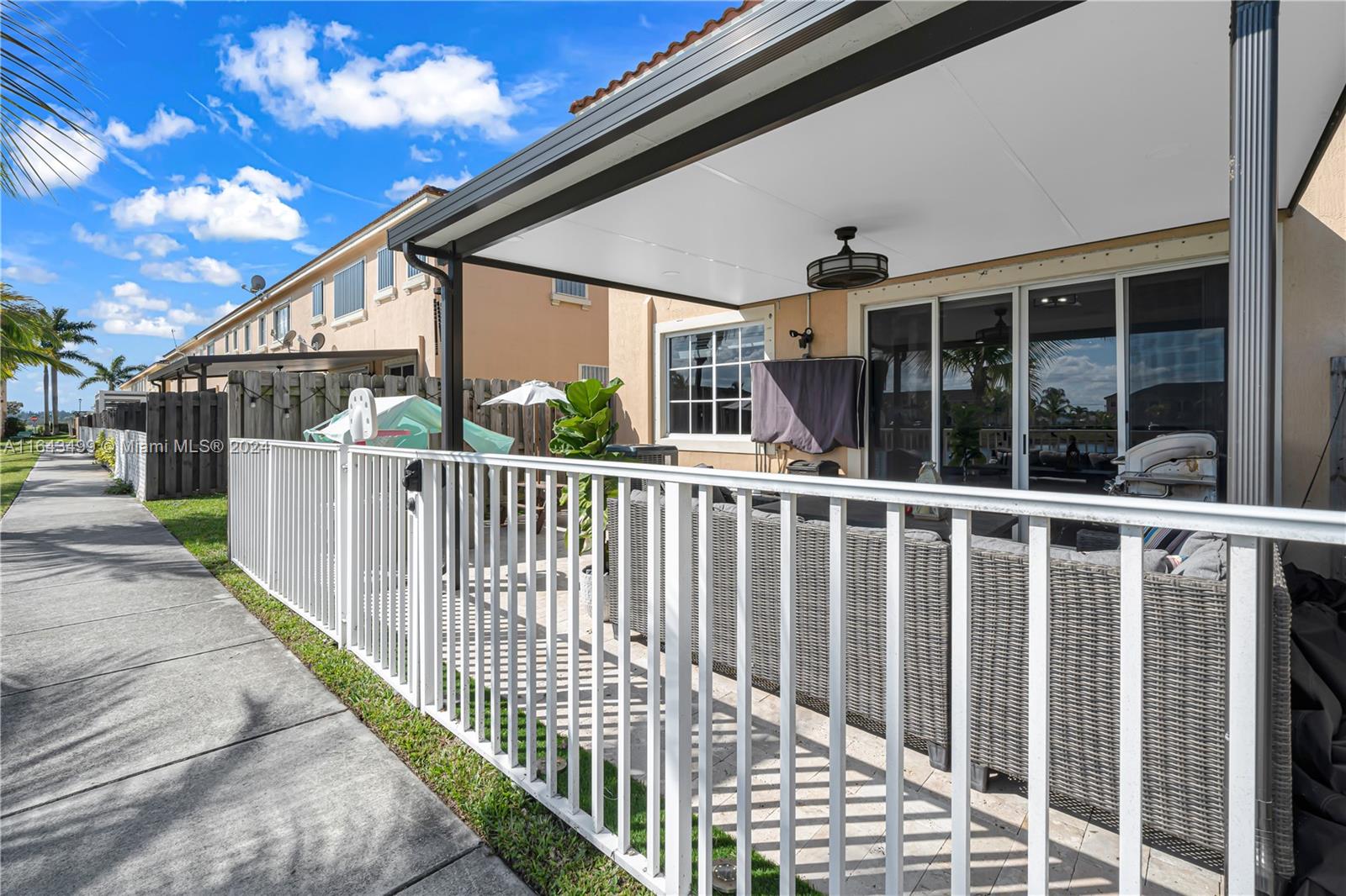 SUNSET LAKE TOWNHOMES - Residential Lease